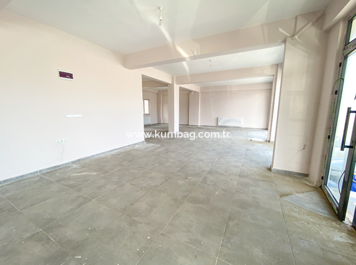 Kumbağ İşlek Ana Cadde Üzerinde 135 M2 Geniş Kiralık Dükkan