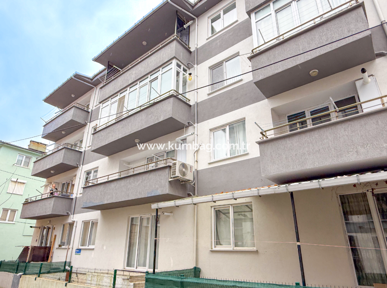 Kumbağ Pazar Sokağına Yakın İskanlı Satılık Geniş 2+1 Daire