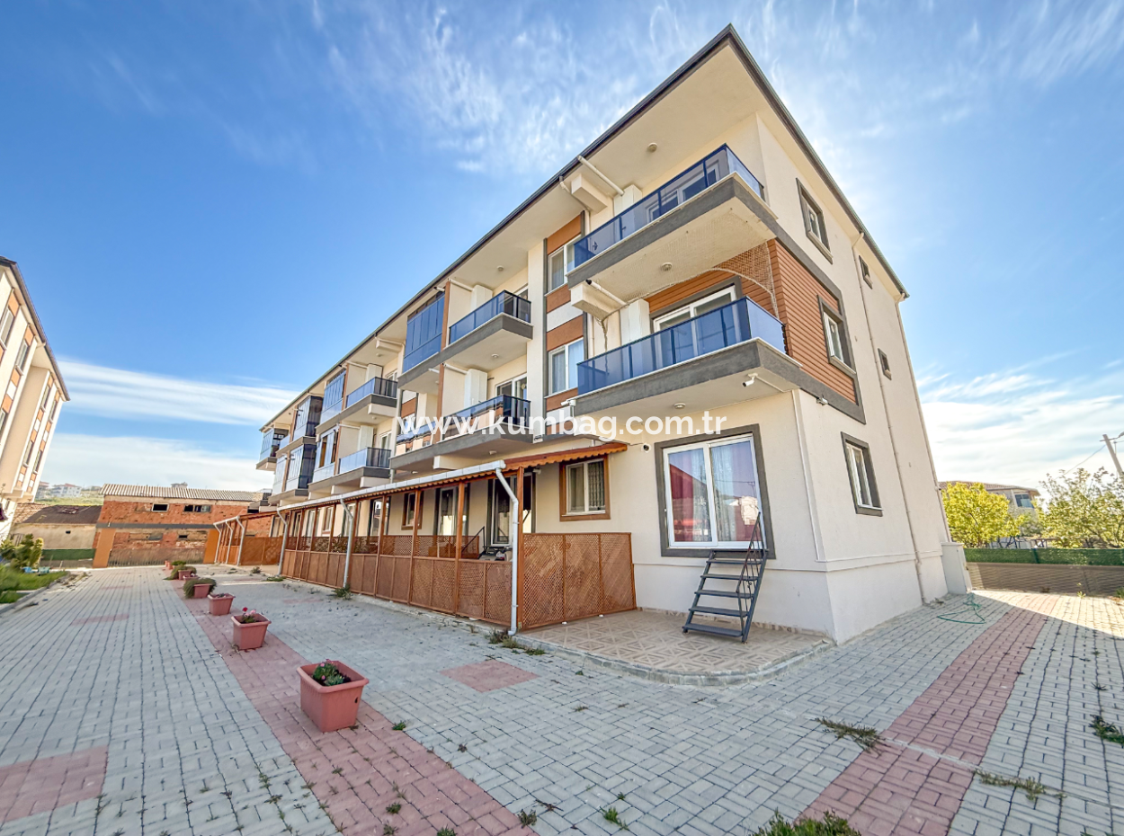 Kumbağ'da Ana Caddeye Sıfır Site İçinde Kiralık 1+1 Daire