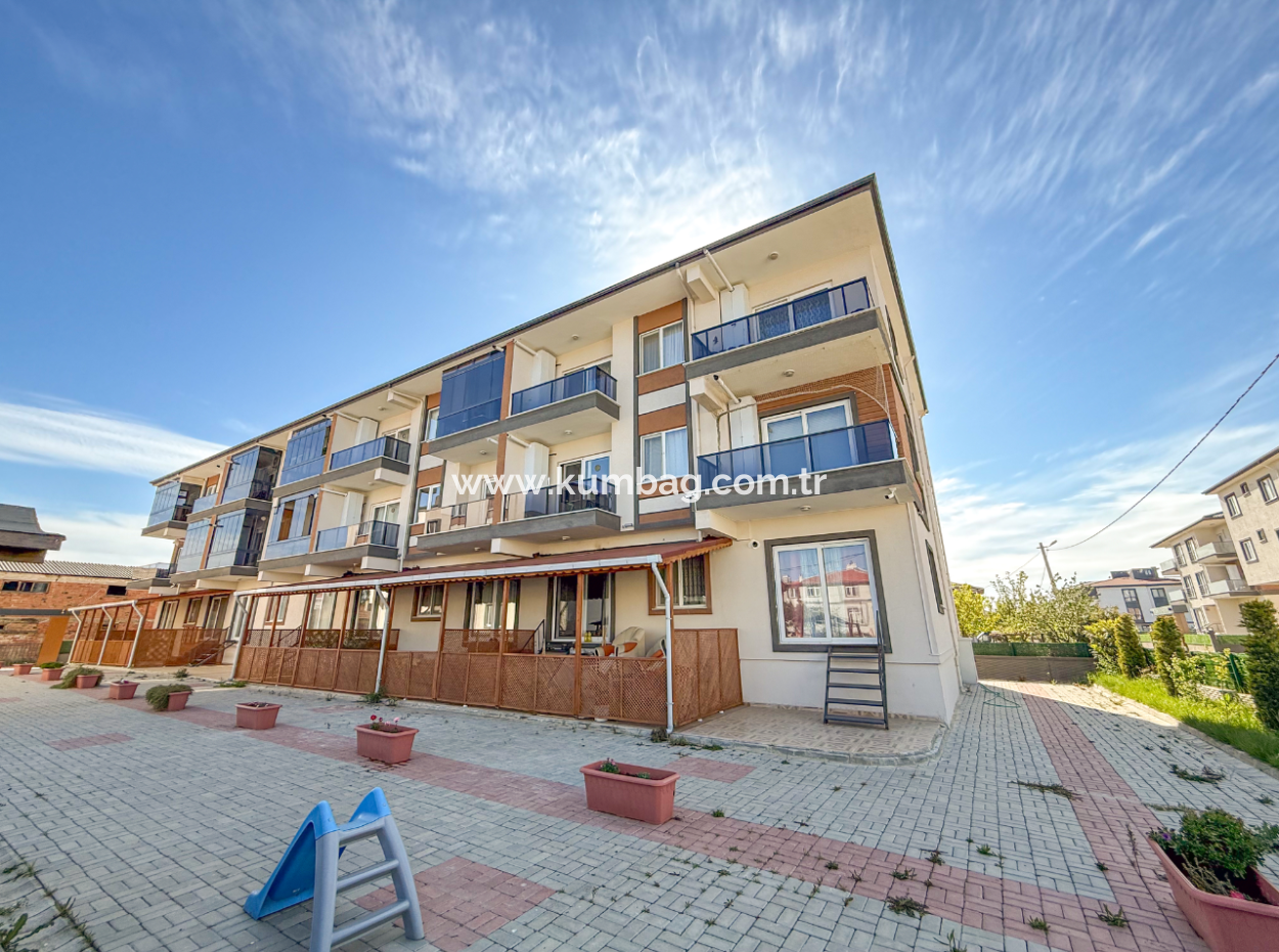 Kumbağ'da Ana Caddeye Sıfır Site İçinde Kiralık 1+1 Daire