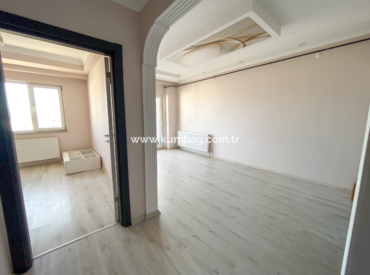 Kumbağ'da Ana Caddeye Sıfır Site İçinde Kiralık 1+1 Daire