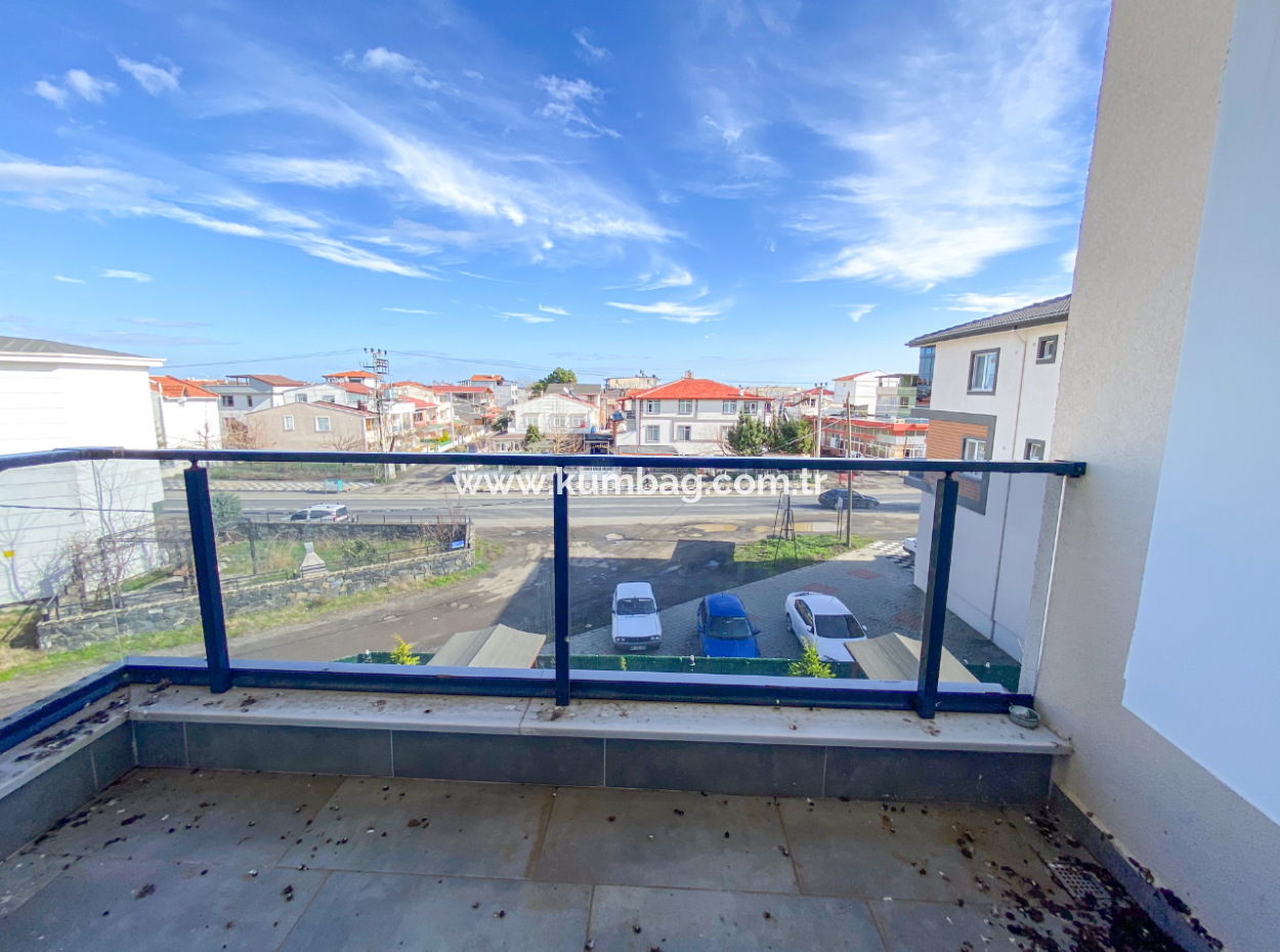 Kumbağ'da Ana Caddeye Sıfır Site İçinde Kiralık 1+1 Daire