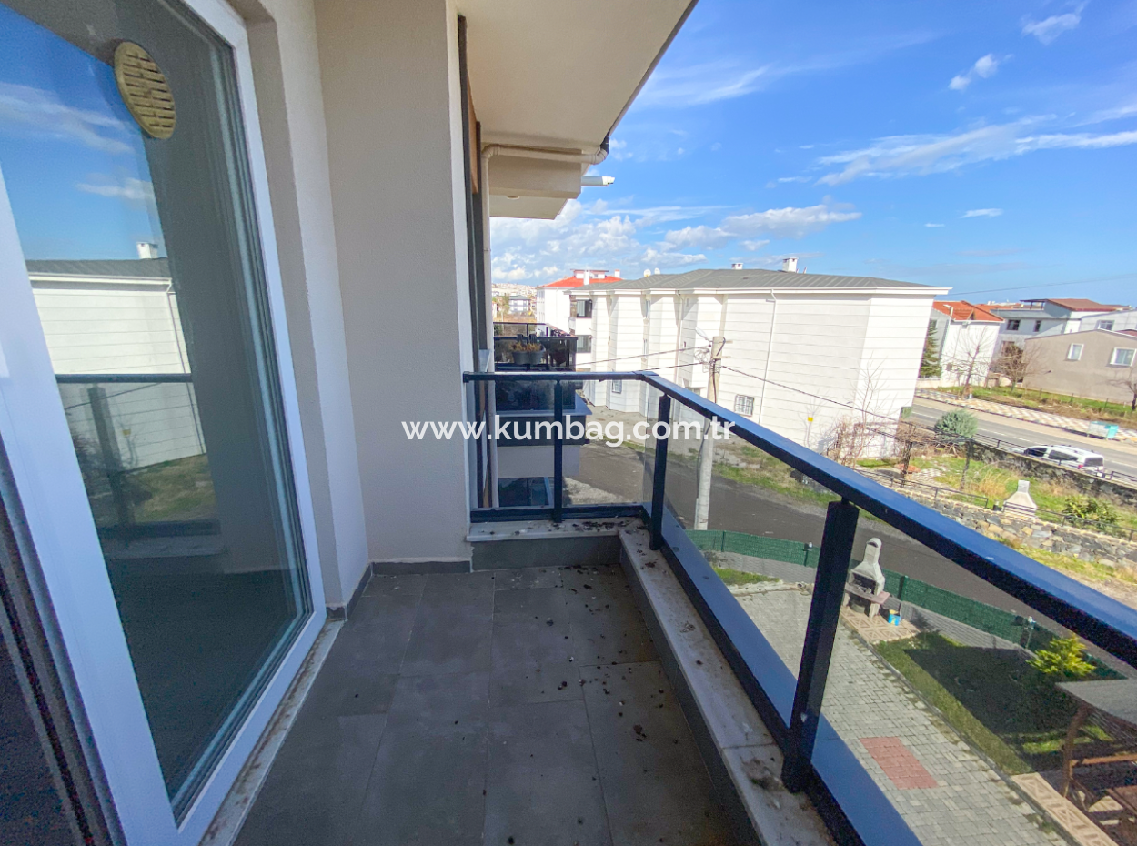 Kumbağ'da Ana Caddeye Sıfır Site İçinde Kiralık 1+1 Daire