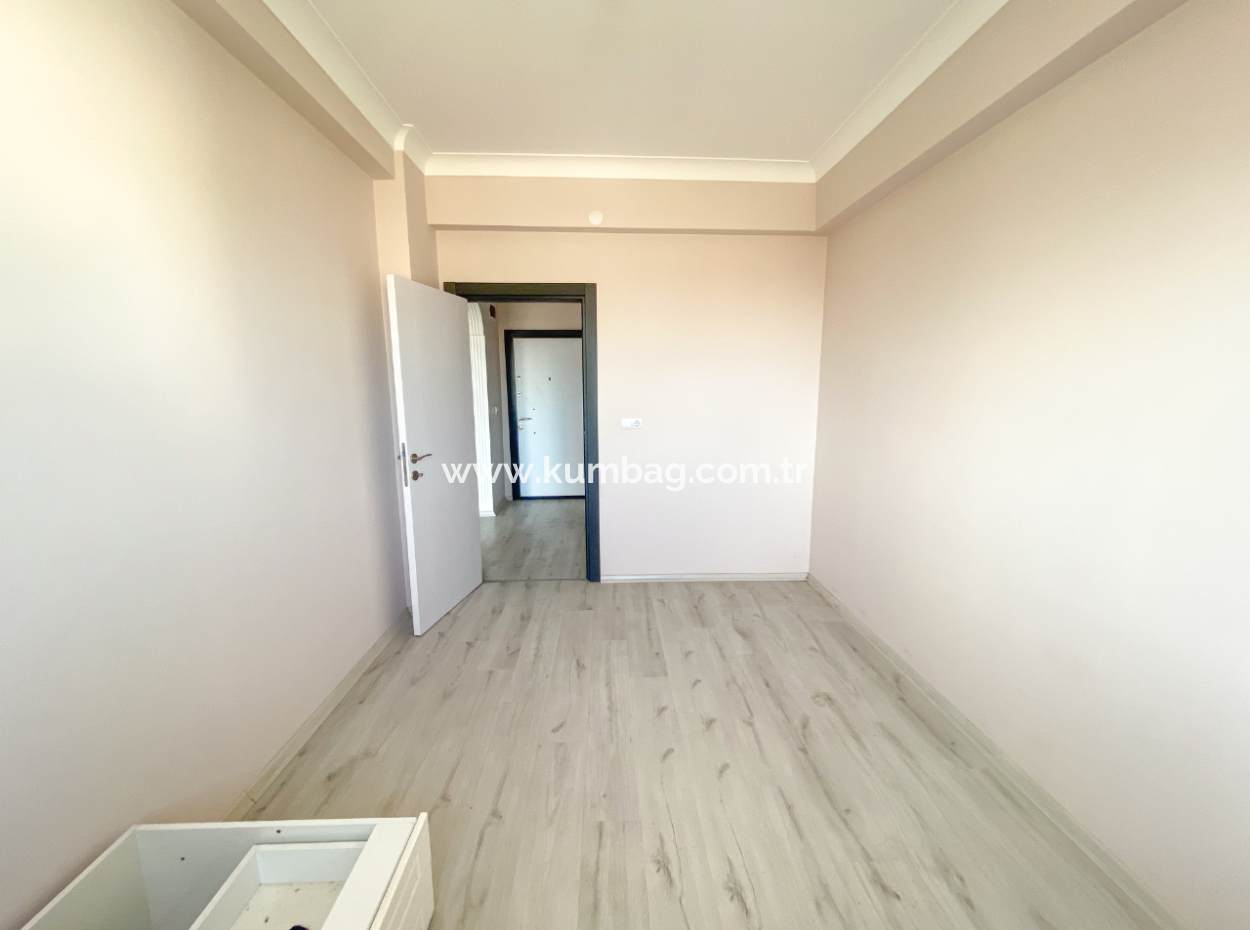 Kumbağ'da Ana Caddeye Sıfır Site İçinde Kiralık 1+1 Daire