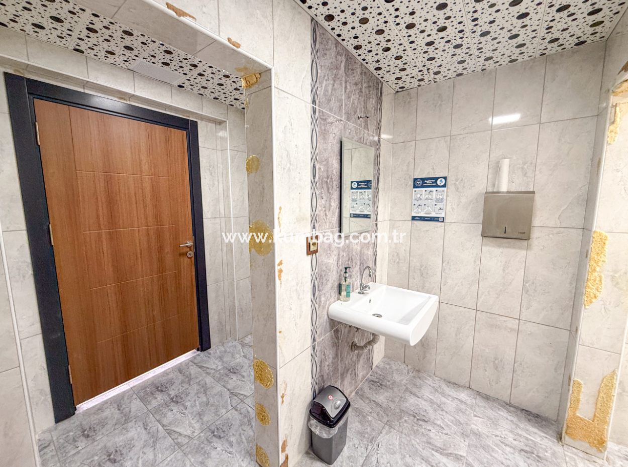 100.Yıl Alt Yol Caddede Deniz Manzaralı Komple Kiralık Plaza