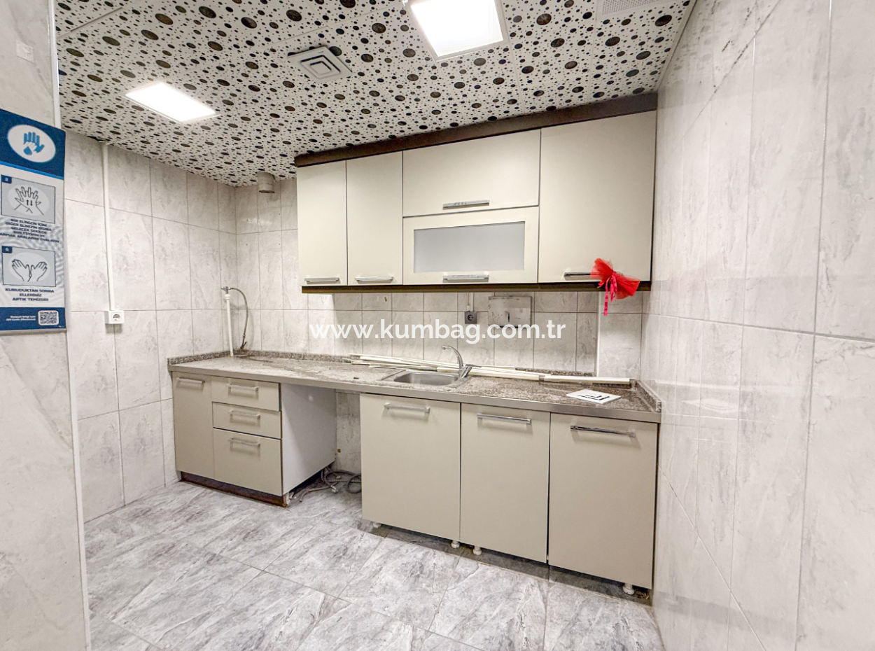 100.Yıl Alt Yol Caddede Deniz Manzaralı Komple Kiralık Plaza