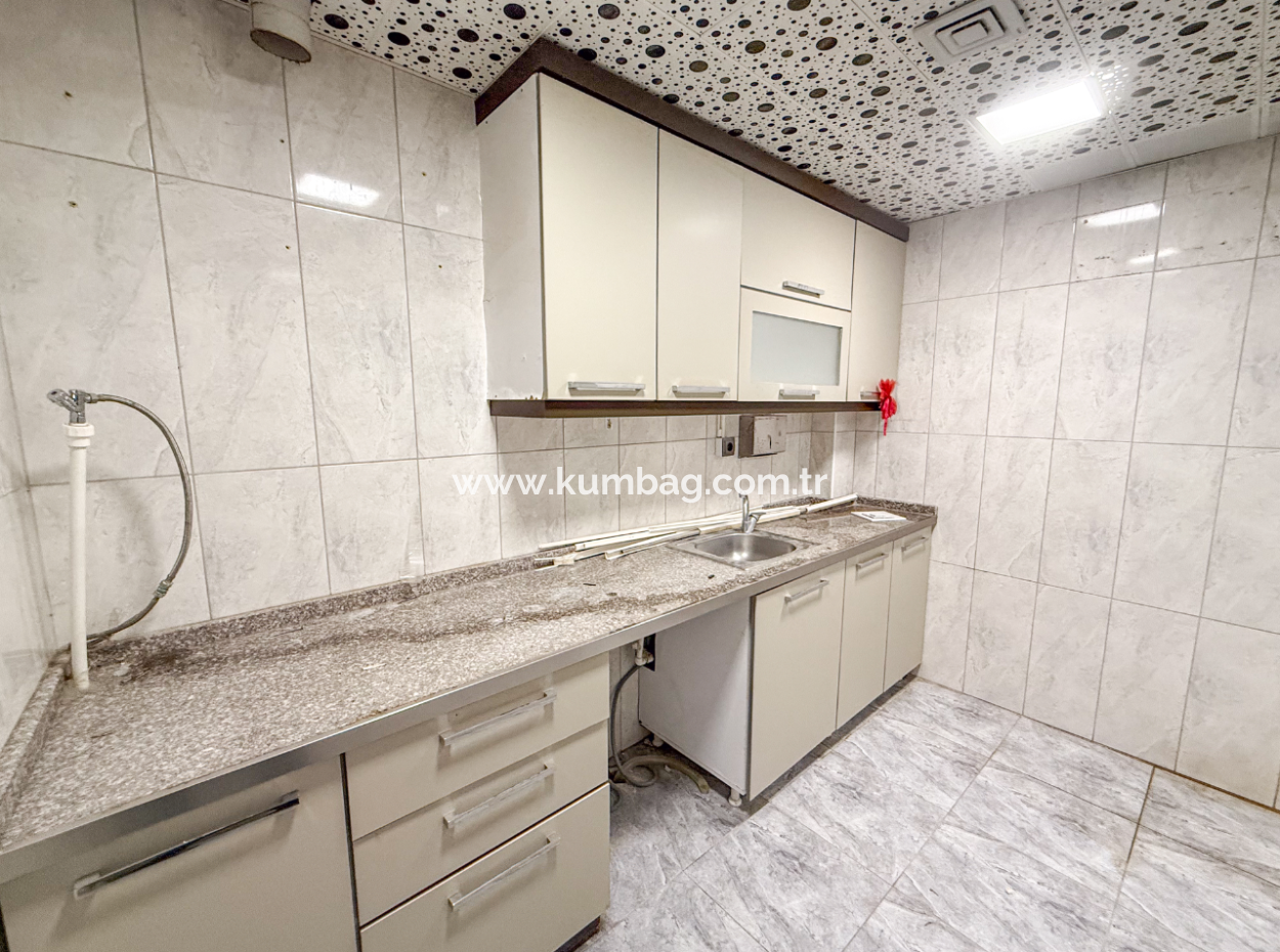 100.Yıl Alt Yol Caddede Deniz Manzaralı Komple Kiralık Plaza