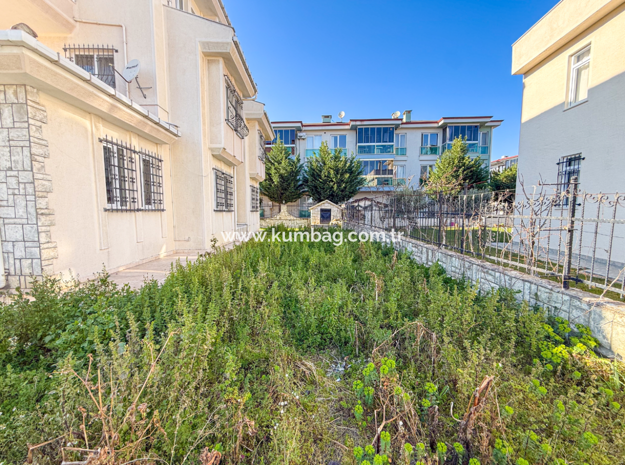 Kumbağ'da 740 M2 Arsa İçerisinde Satılık Tripleks 7+1 Villa