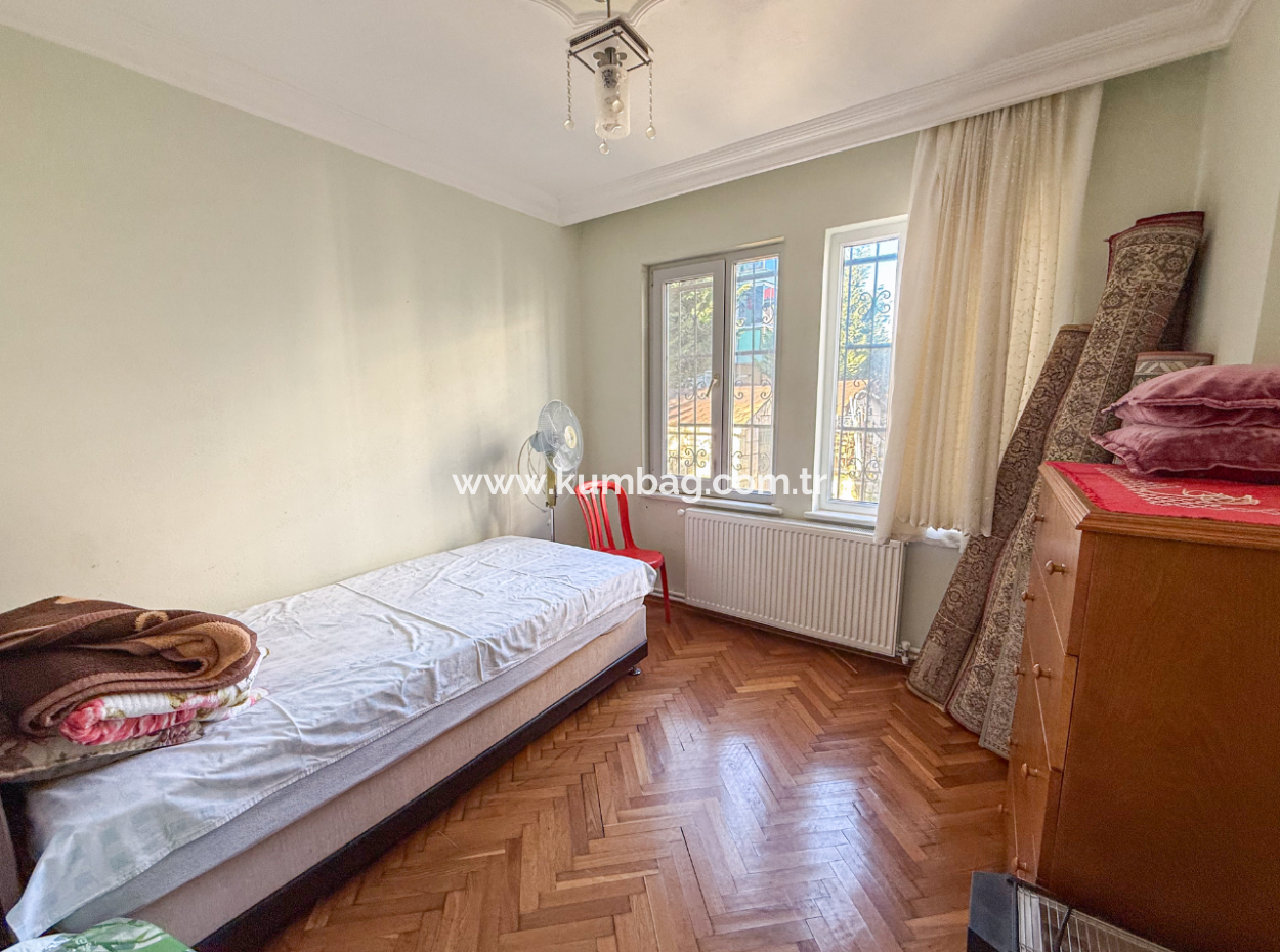 Kumbağ'da 740 M2 Arsa İçerisinde Satılık Tripleks 7+1 Villa