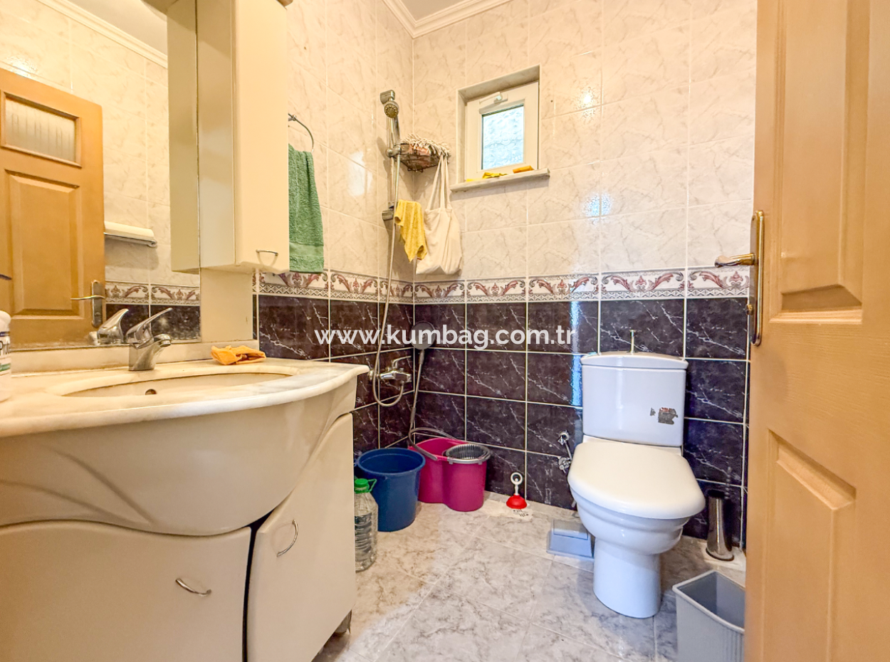 Kumbağ'da 740 M2 Arsa İçerisinde Satılık Tripleks 7+1 Villa