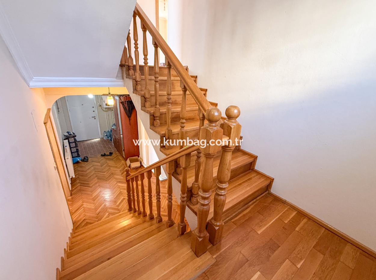 Kumbağ'da 740 M2 Arsa İçerisinde Satılık Tripleks 7+1 Villa