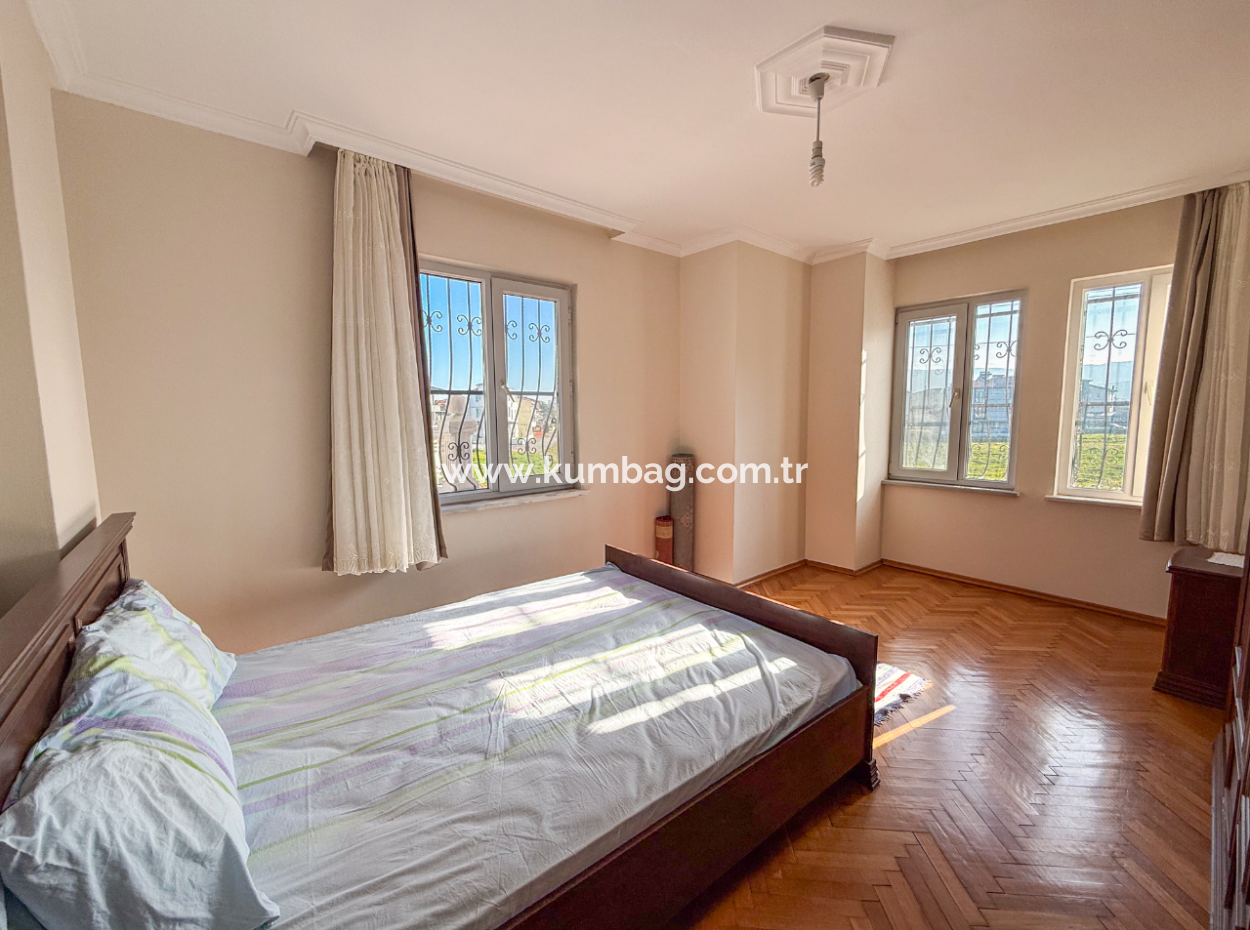 Kumbağ'da 740 M2 Arsa İçerisinde Satılık Tripleks 7+1 Villa