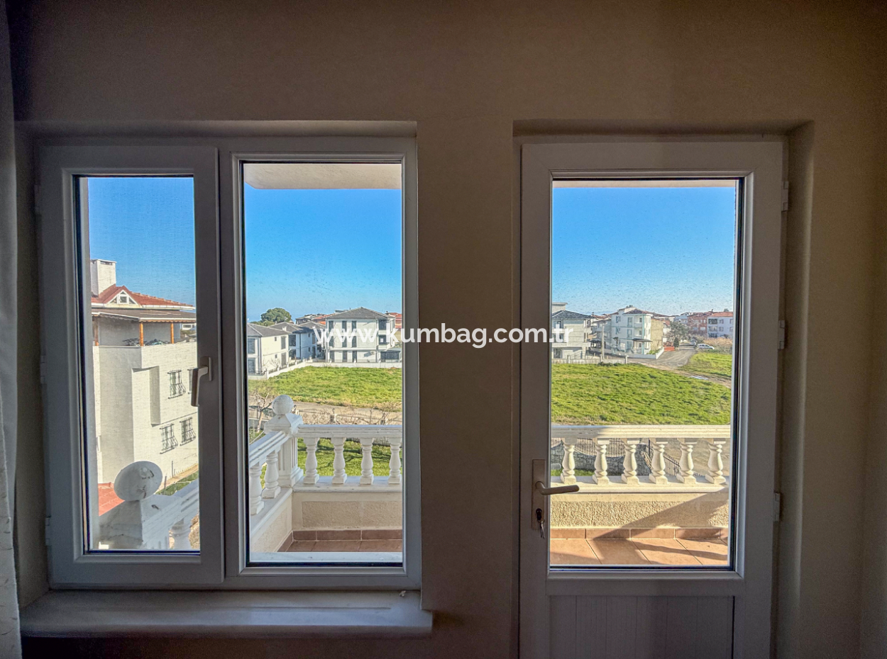 Kumbağ'da 740 M2 Arsa İçerisinde Satılık Tripleks 7+1 Villa