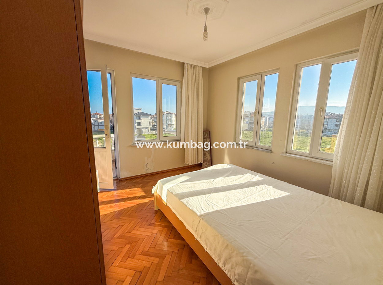 Kumbağ'da 740 M2 Arsa İçerisinde Satılık Tripleks 7+1 Villa