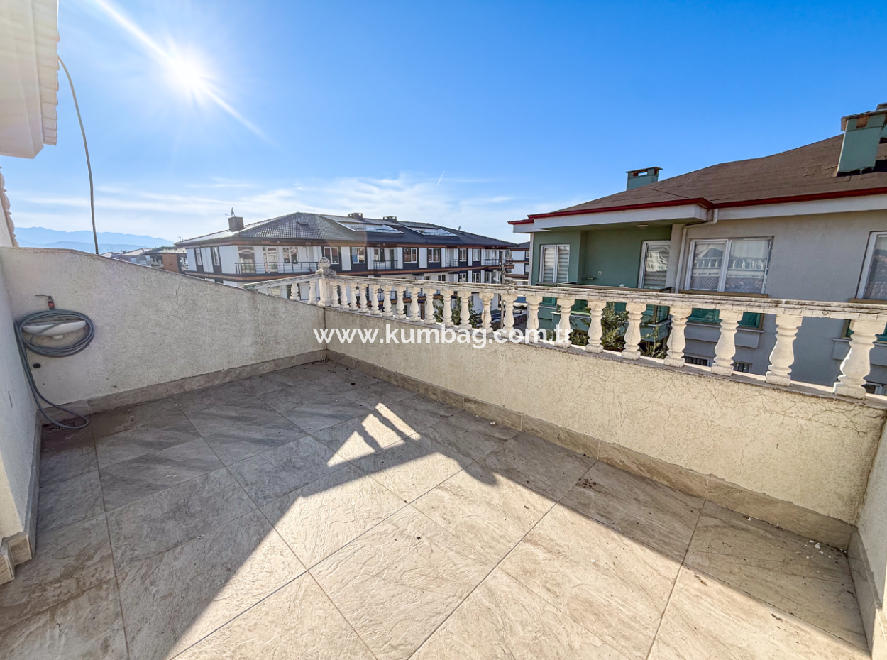 Kumbağ'da 740 M2 Arsa İçerisinde Satılık Tripleks 7+1 Villa