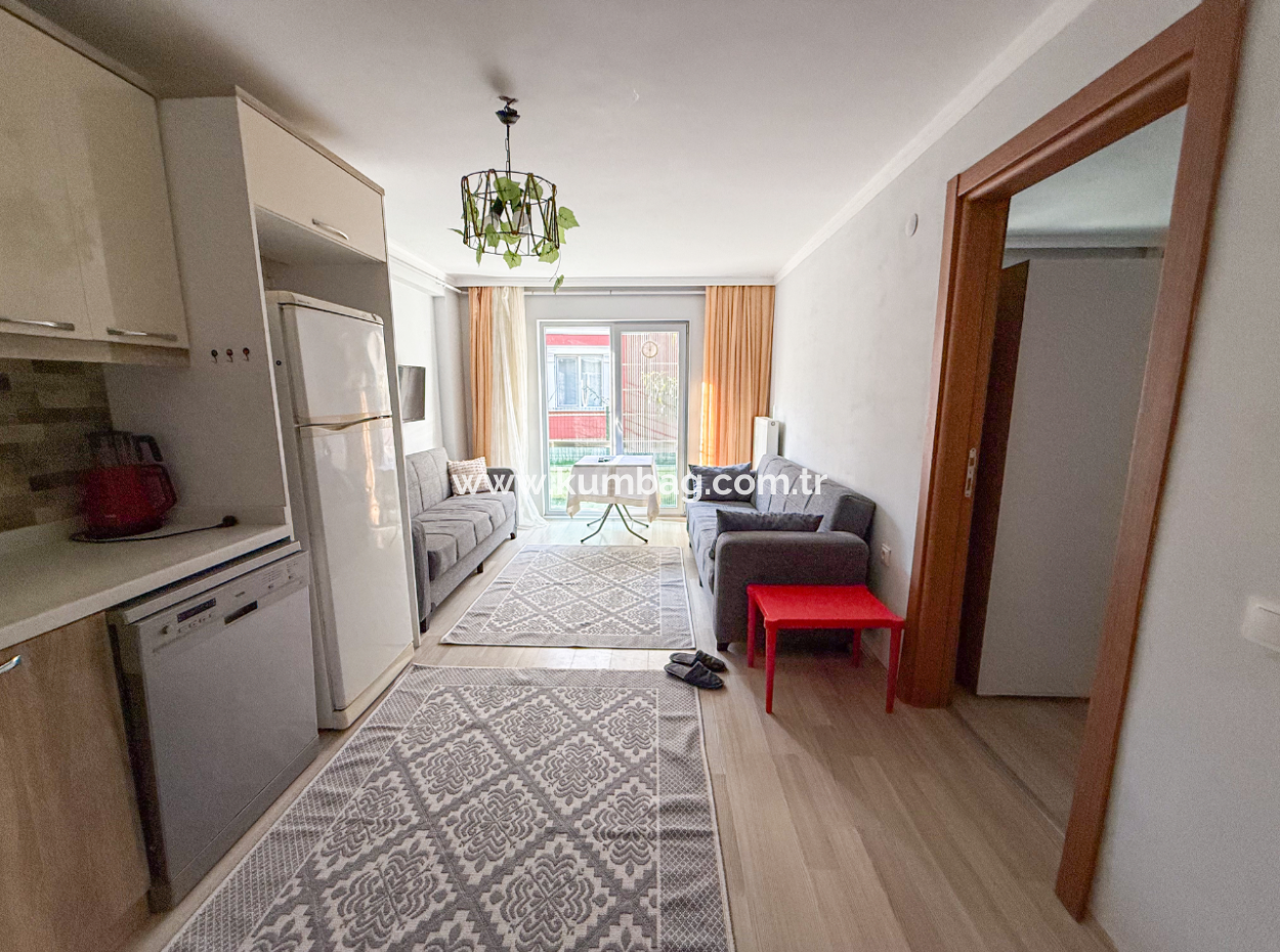 Kumbağ'da Caddenin Deniz Tarafında Eşyalı İskanlı 1+1 Daire