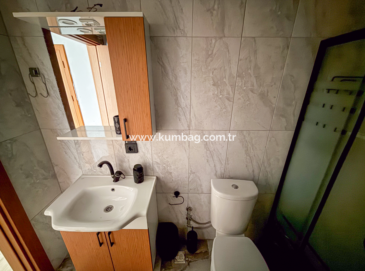 Kumbağ'da Caddenin Deniz Tarafında Eşyalı İskanlı 1+1 Daire