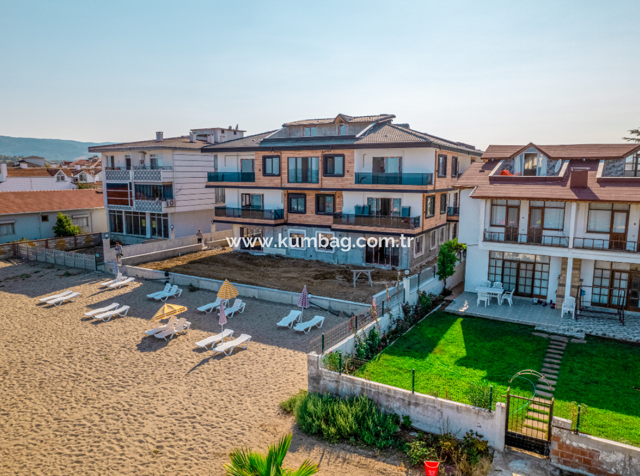 Kumbağ'da Denize Sıfır Sitede Geniş Ve Eşyalı Satılık 2+1 Daire