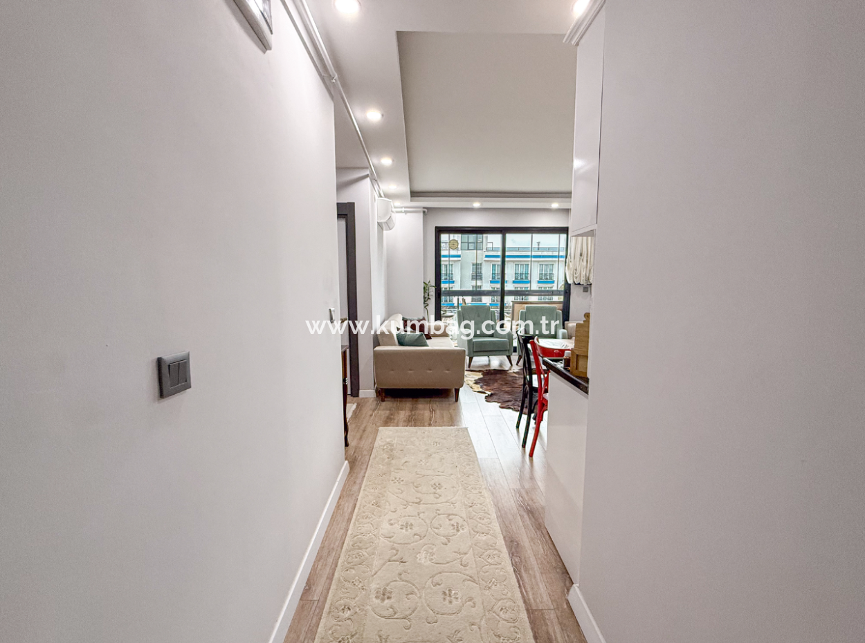 Kumbağ'da Denize Sıfır Sitede Geniş Ve Eşyalı Satılık 2+1 Daire