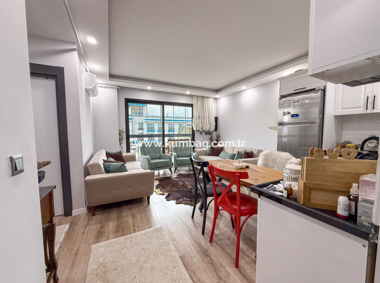 Kumbağ'da Denize Sıfır Sitede Geniş Ve Eşyalı Satılık 2+1 Daire
