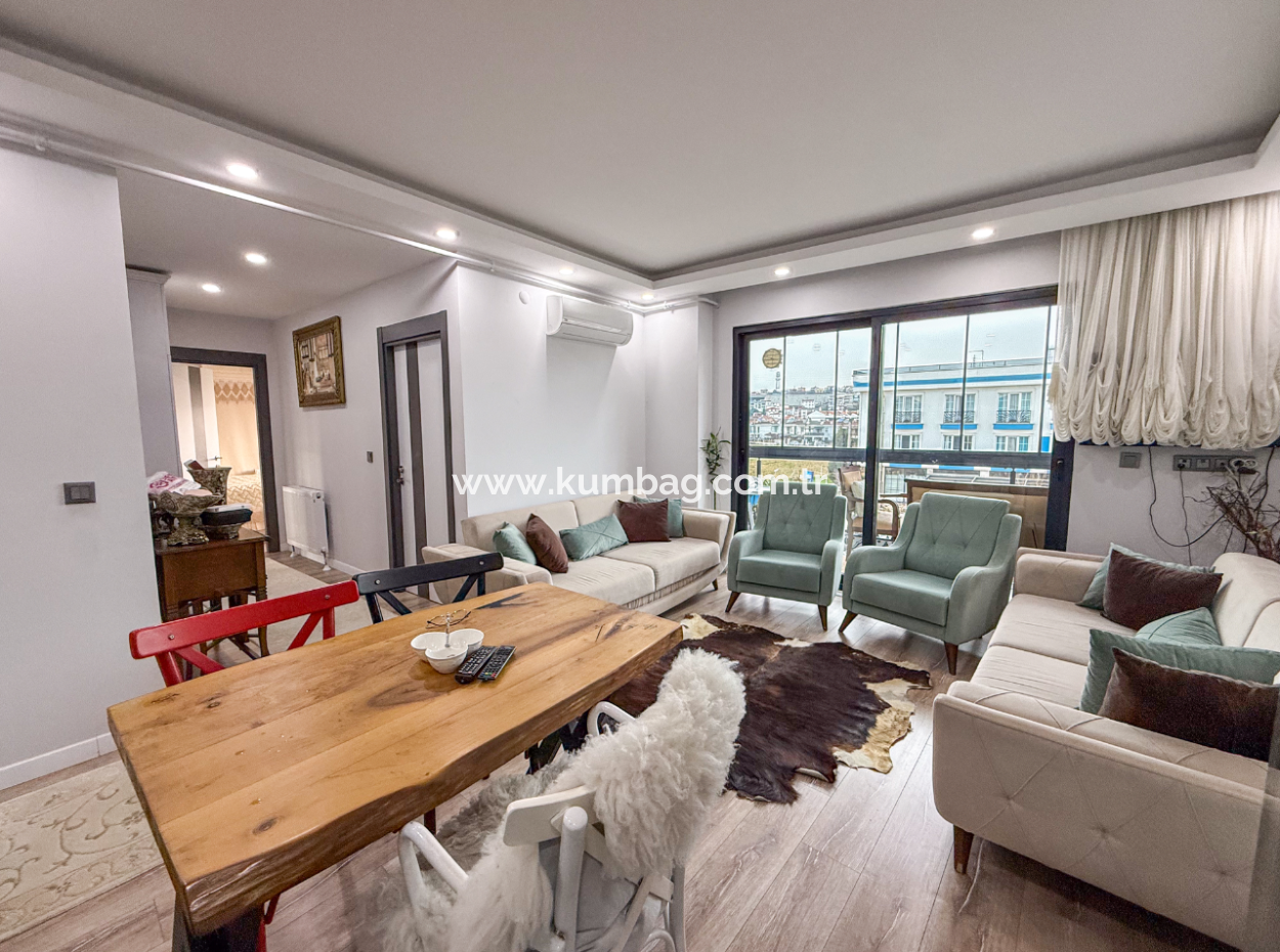 Kumbağ'da Denize Sıfır Sitede Geniş Ve Eşyalı Satılık 2+1 Daire