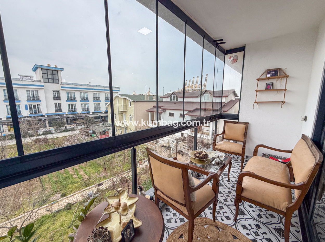 Kumbağ'da Denize Sıfır Sitede Geniş Ve Eşyalı Satılık 2+1 Daire