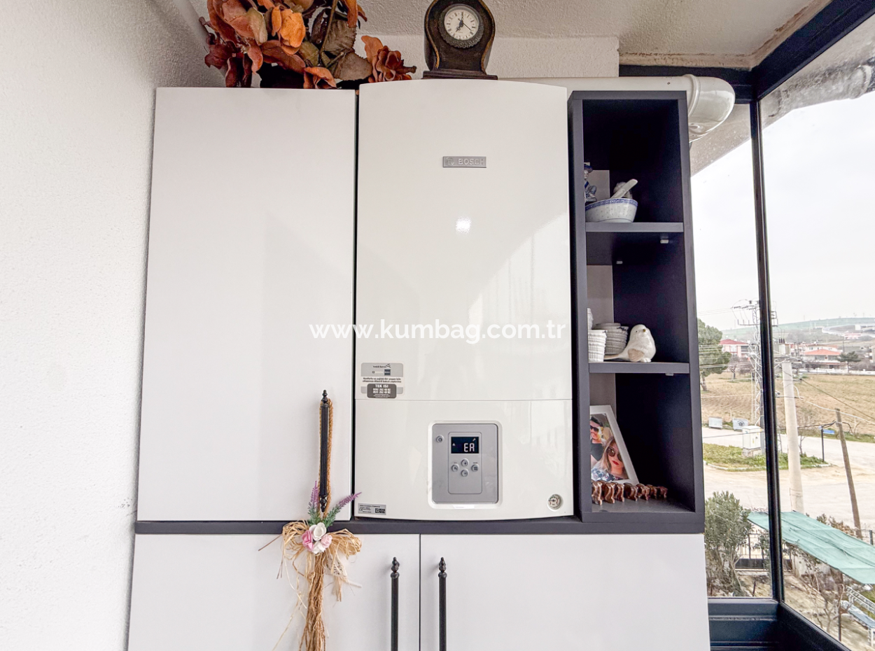 Kumbağ'da Denize Sıfır Sitede Geniş Ve Eşyalı Satılık 2+1 Daire