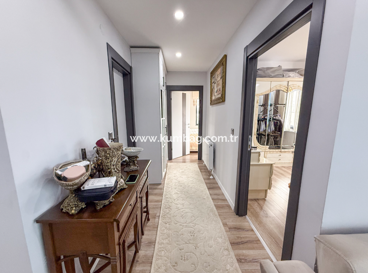 Kumbağ'da Denize Sıfır Sitede Geniş Ve Eşyalı Satılık 2+1 Daire