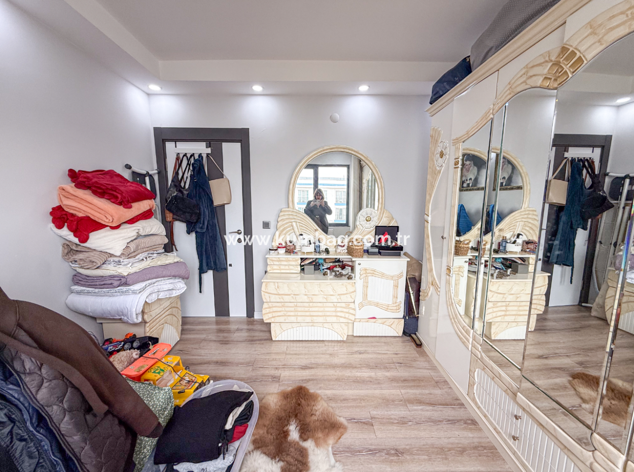 Kumbağ'da Denize Sıfır Sitede Geniş Ve Eşyalı Satılık 2+1 Daire