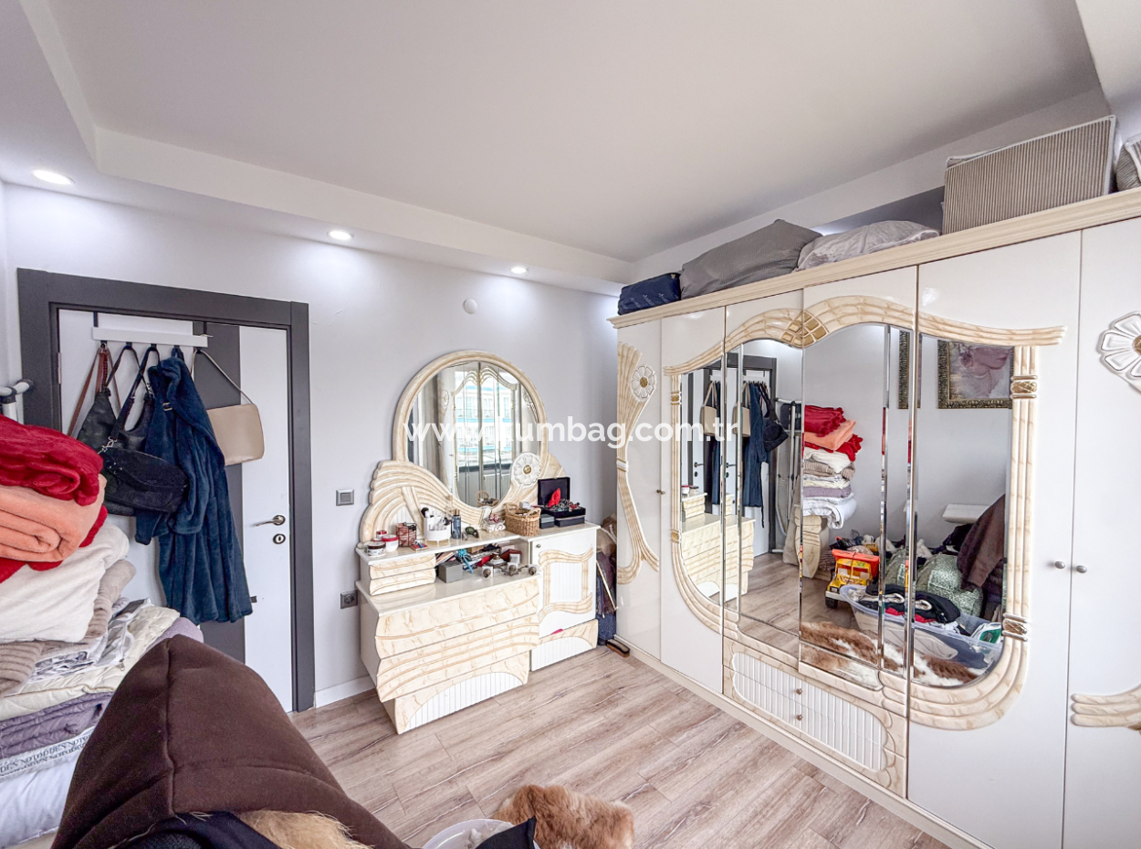 Kumbağ'da Denize Sıfır Sitede Geniş Ve Eşyalı Satılık 2+1 Daire