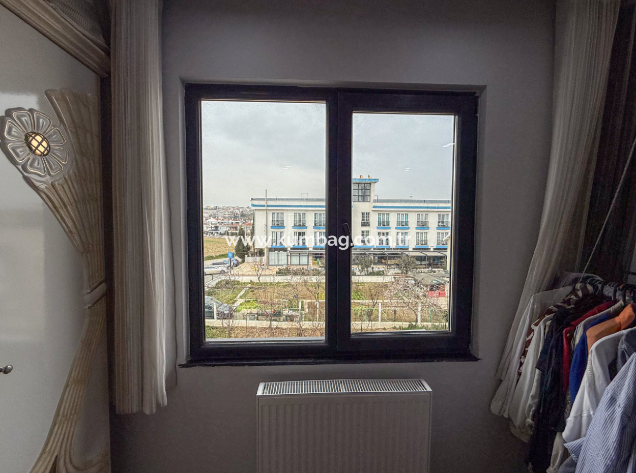 Kumbağ'da Denize Sıfır Sitede Geniş Ve Eşyalı Satılık 2+1 Daire