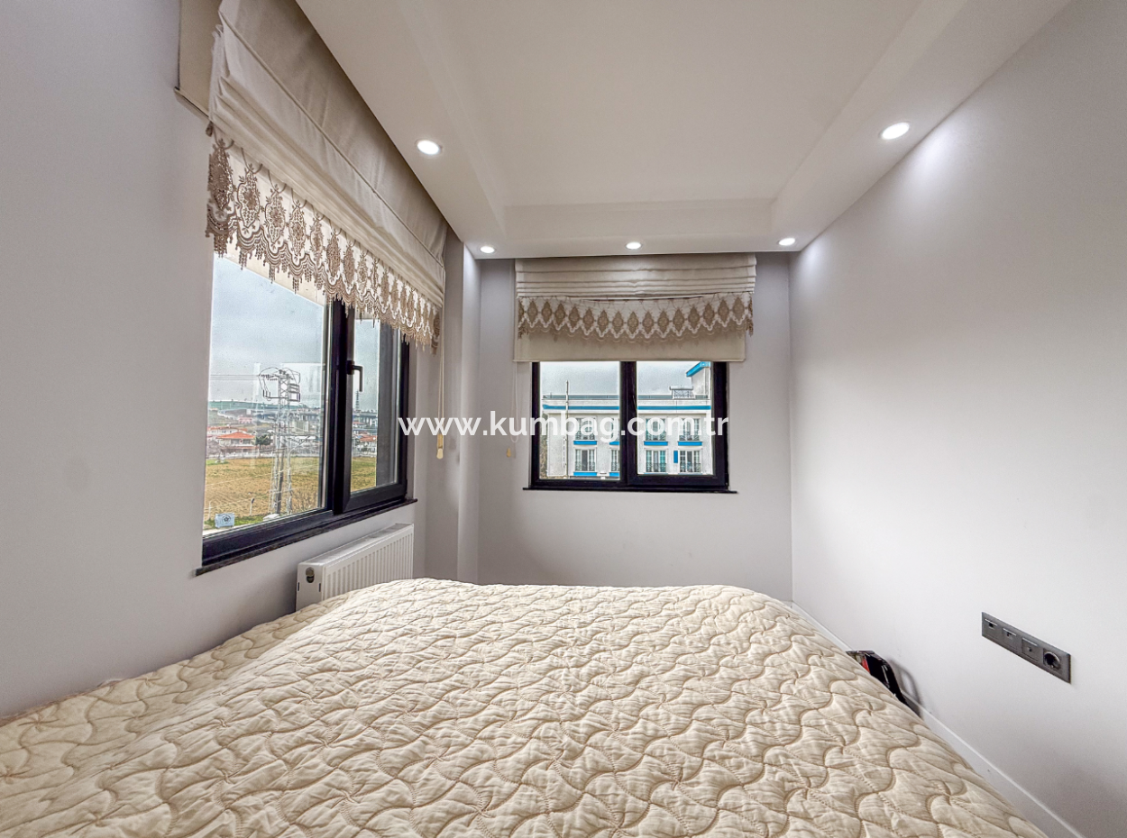 Kumbağ'da Denize Sıfır Sitede Geniş Ve Eşyalı Satılık 2+1 Daire