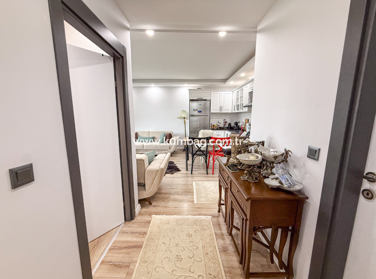 Kumbağ'da Denize Sıfır Sitede Geniş Ve Eşyalı Satılık 2+1 Daire