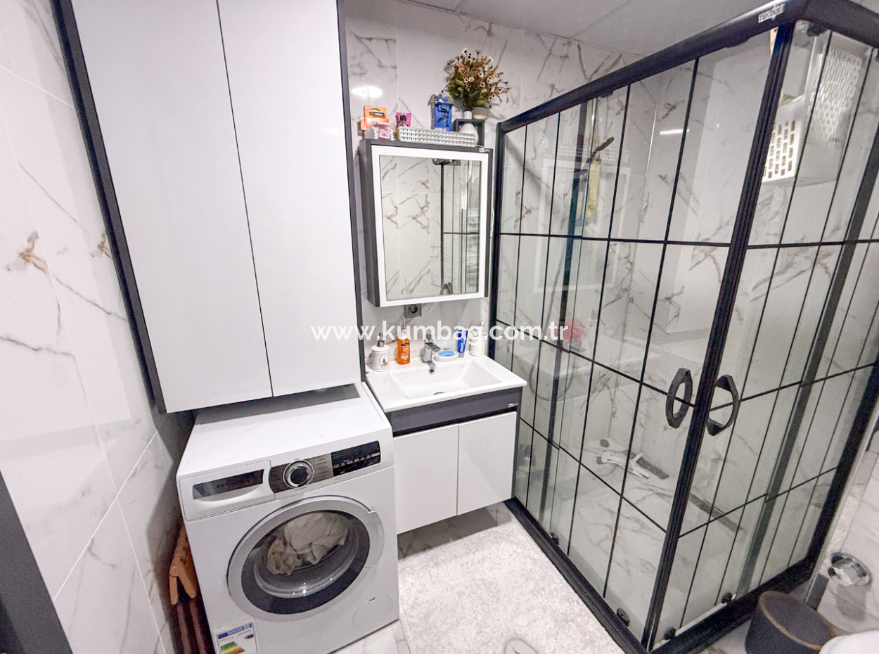Kumbağ'da Denize Sıfır Sitede Geniş Ve Eşyalı Satılık 2+1 Daire