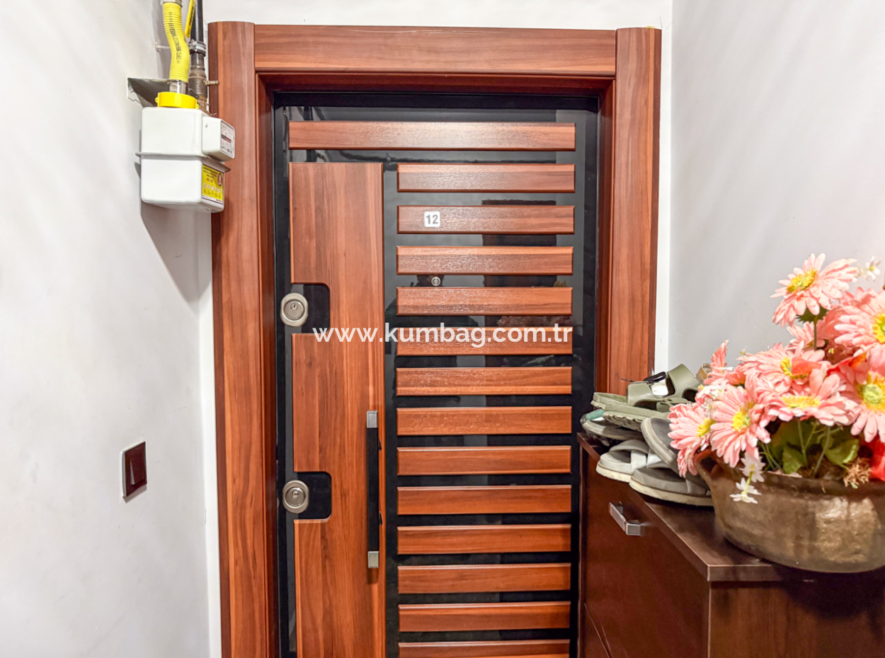 Kumbağ'da Denize Sıfır Sitede Geniş Ve Eşyalı Satılık 2+1 Daire