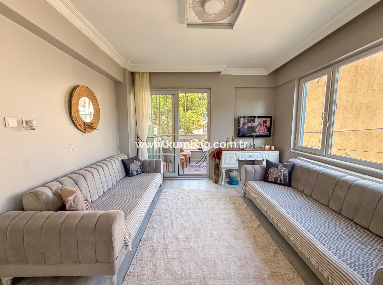 Kumbağ'da Merkezi Konumda Havuzlu Site İçinde Satılık 2+1 Daire