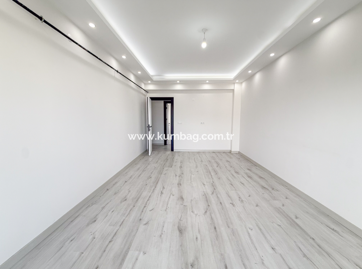 Havuzlu Site İçerisinde Ayrı Mutfaklı Kiralık 2+1 Lüks Daire