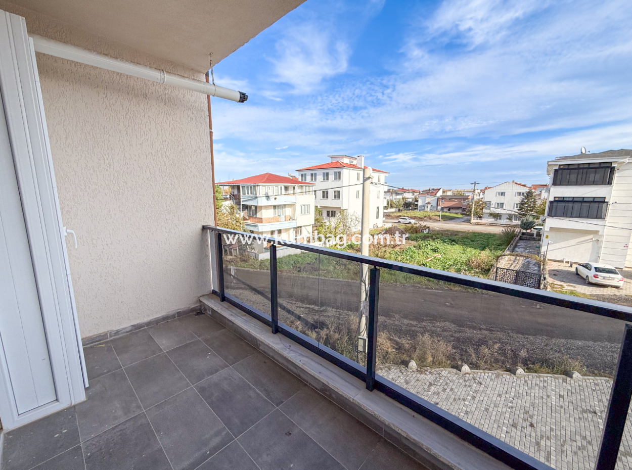 Havuzlu Site İçerisinde Ayrı Mutfaklı Kiralık 2+1 Lüks Daire