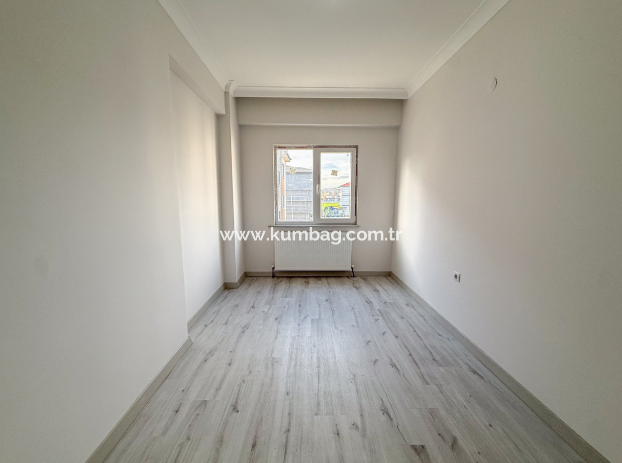 Havuzlu Site İçerisinde Ayrı Mutfaklı Kiralık 2+1 Lüks Daire