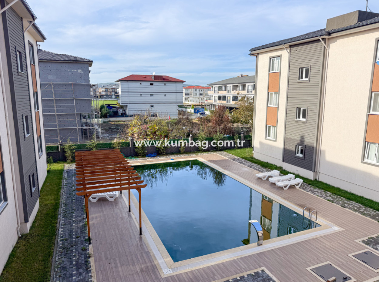 Havuzlu Site İçerisinde Ayrı Mutfaklı Kiralık 2+1 Lüks Daire