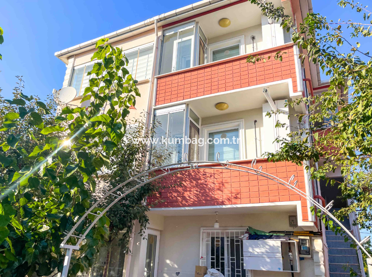 Kumbağ Caddenin Deniz Tarafında Geniş 2+1 Eşyalı Kiralık Daire