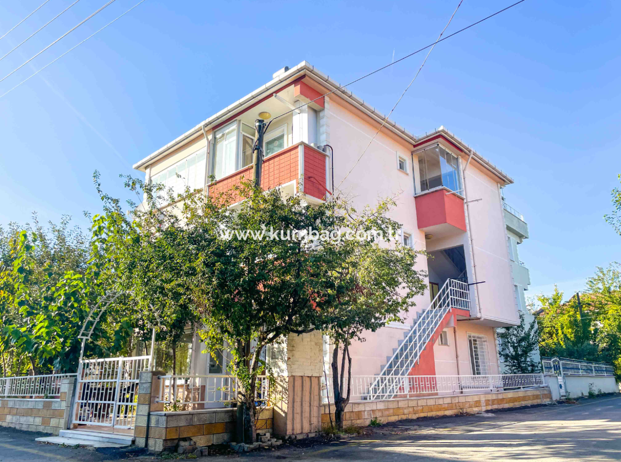 Kumbağ Caddenin Deniz Tarafında Geniş 2+1 Eşyalı Kiralık Daire