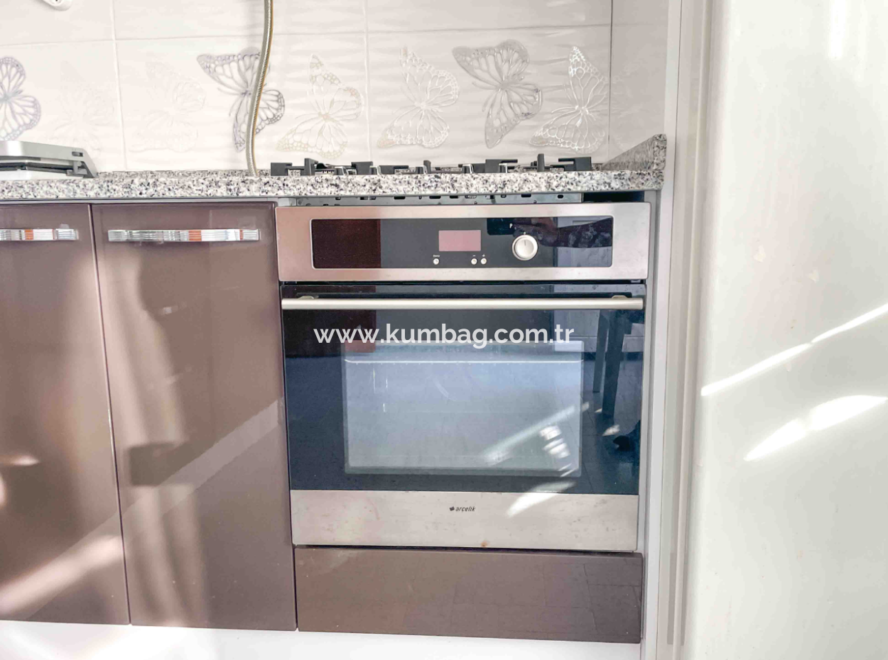 Kumbağ Caddenin Deniz Tarafında Geniş 2+1 Eşyalı Kiralık Daire