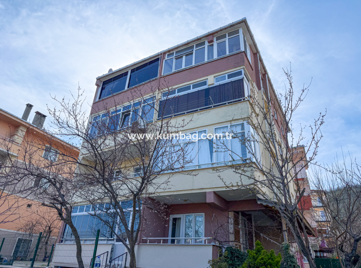 Kumbağ Pazar Sokağında İskanlı Binada Satılık Geniş 2+1 Daire