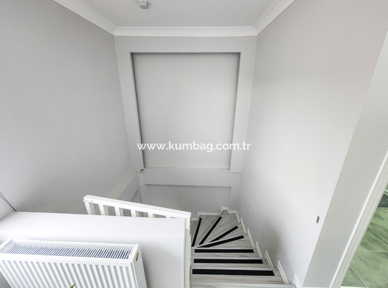 Kumbağ'da Panoramik Deniz Manzaralı Satılık 3+1 Dubleks Villa