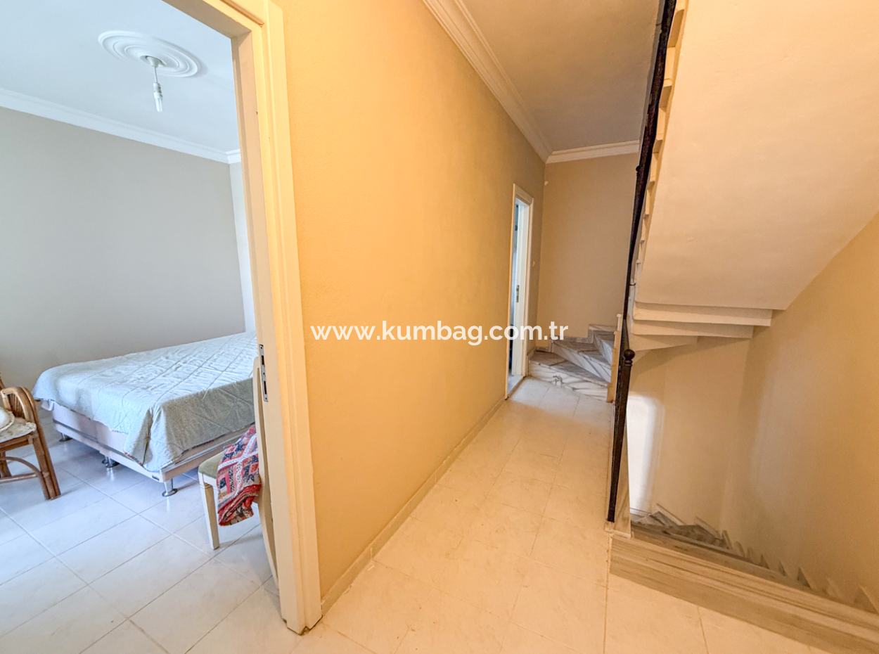 Kumbağ Denize 50 Mt Havuzlu Site İçinde Satılık Tripleks Villa