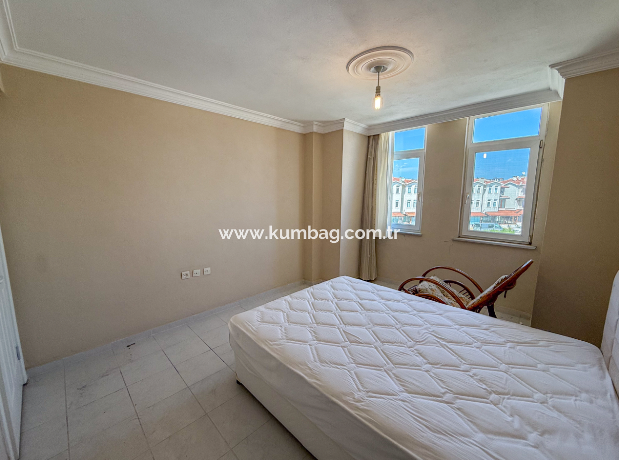 Kumbağ Denize 50 Mt Havuzlu Site İçinde Satılık Tripleks Villa