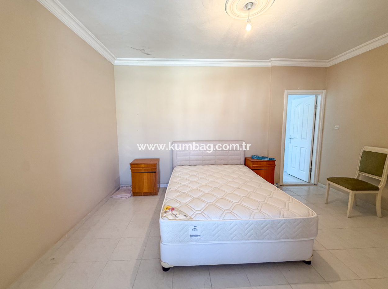 Kumbağ Denize 50 Mt Havuzlu Site İçinde Satılık Tripleks Villa