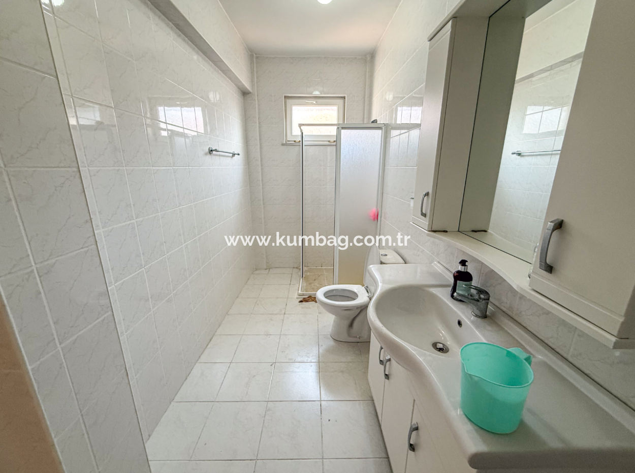 Kumbağ Denize 50 Mt Havuzlu Site İçinde Satılık Tripleks Villa