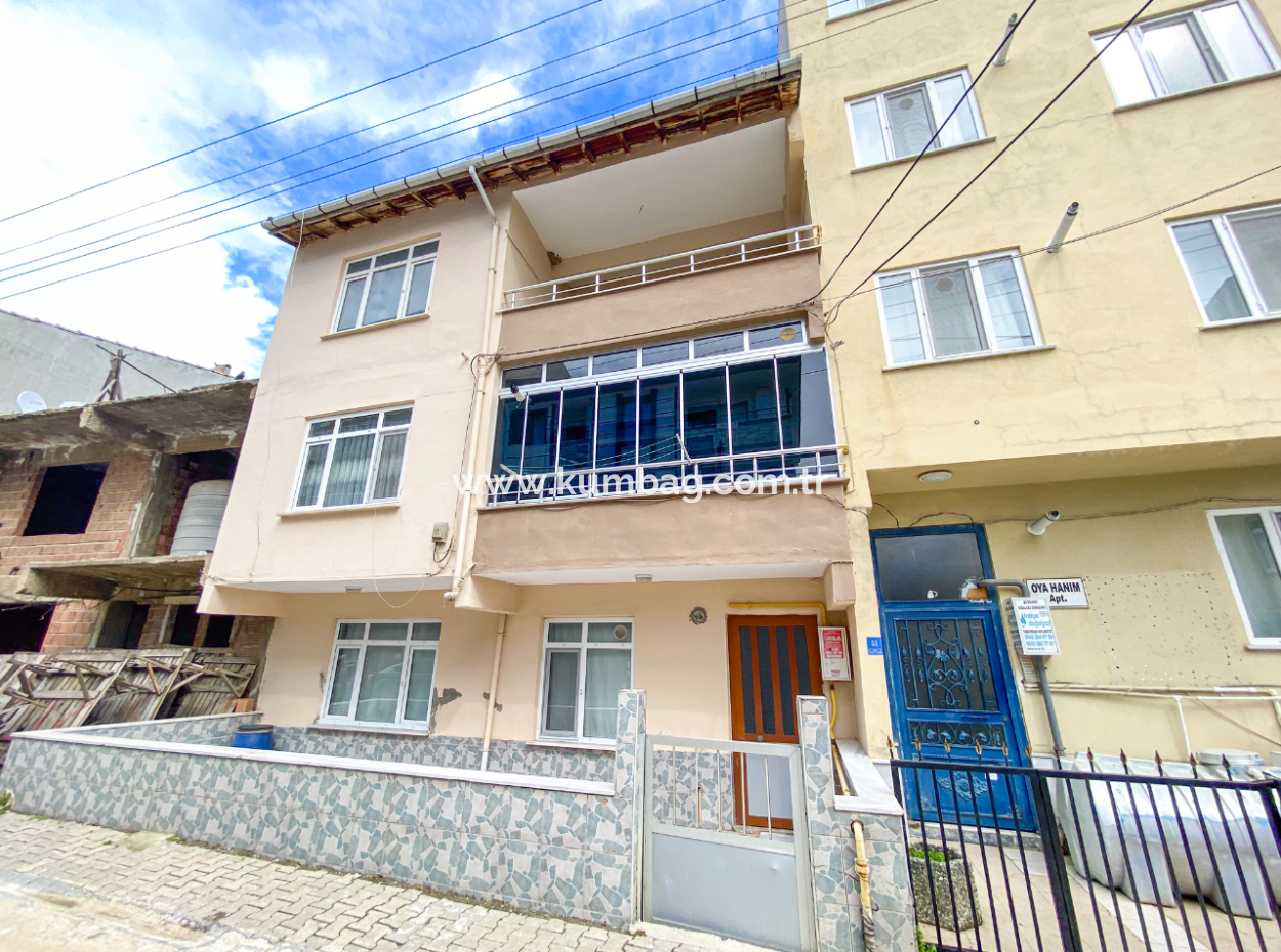 Kumbağ Pazar Sokağında Ayrı Mutfaklı Geniş 2+1 Kiralık Daire